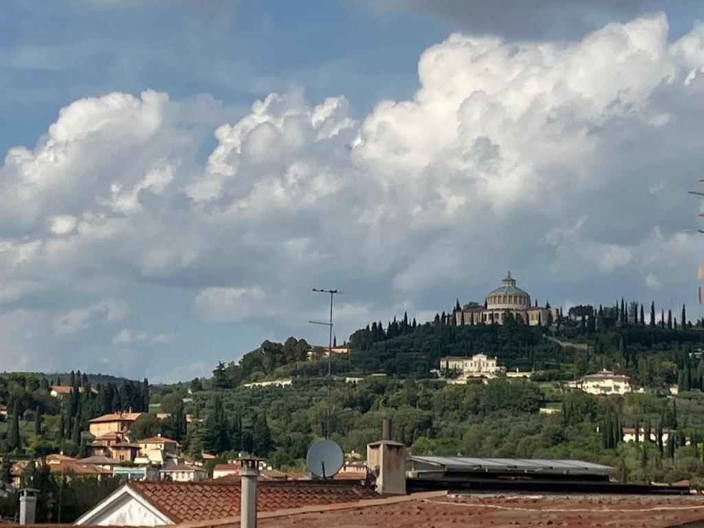 Locazione Via Fama 7 Apartamento Verona Exterior foto